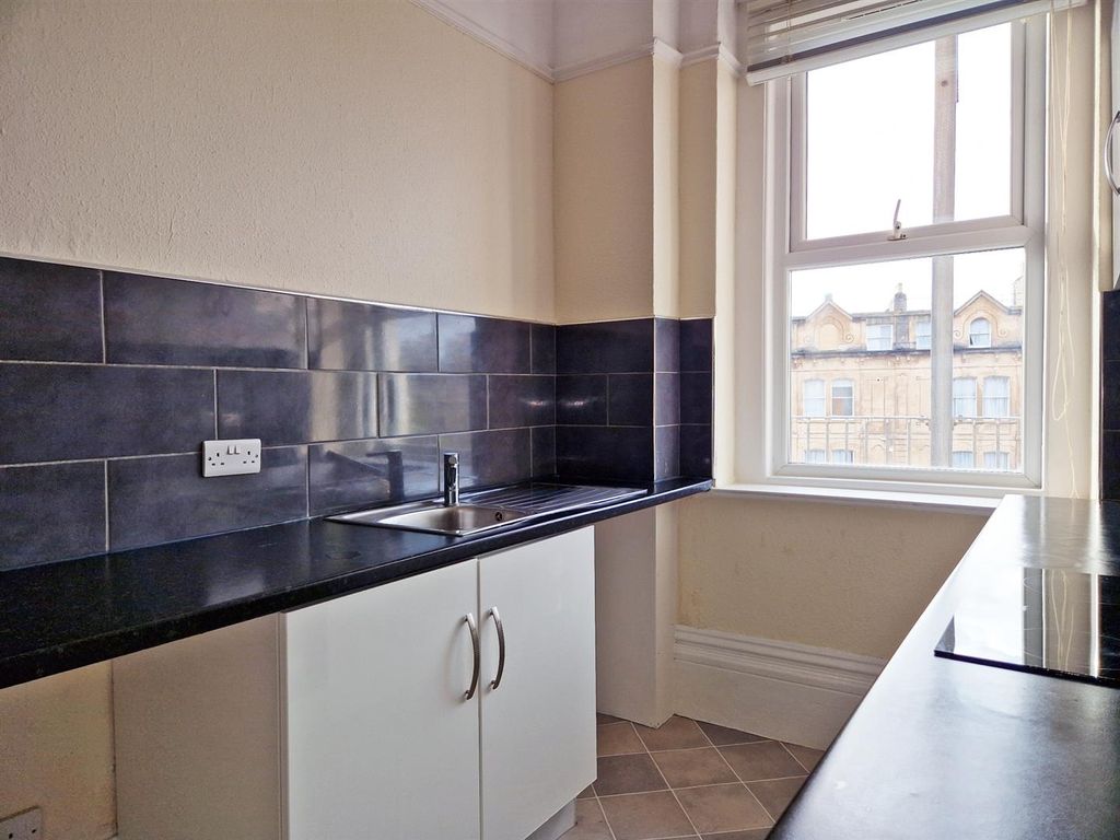 1 bed flat for sale in Upper Kewstoke Road, Weston-Super-Mare BS23, £145,000
