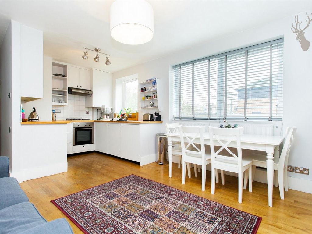 2 bed flat to rent in Menotti Street, London E2, £1,950 pcm