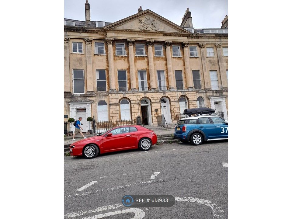 2 bed flat to rent in Camden Crescent, Bath BA1, £1,600 pcm