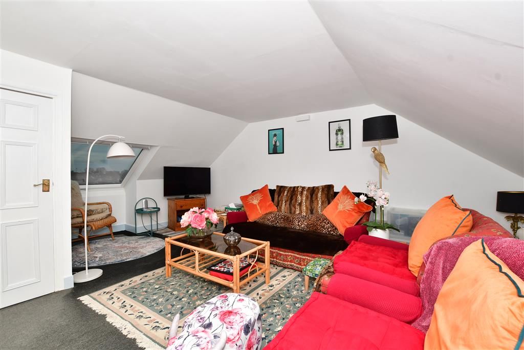 2 bed flat for sale in Richmond Road, Thornton Heath, Surrey CR7, £198,000