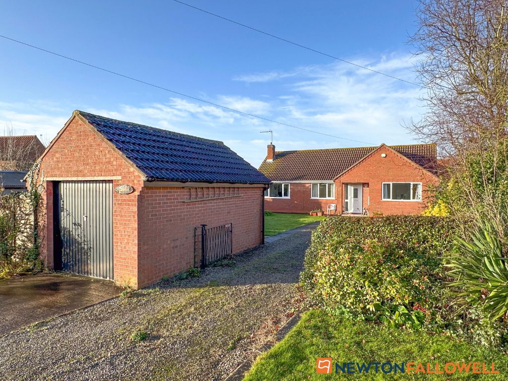 3 bed bungalow for sale in Rectory Lane, Claypole, Newark NG23, £325,000