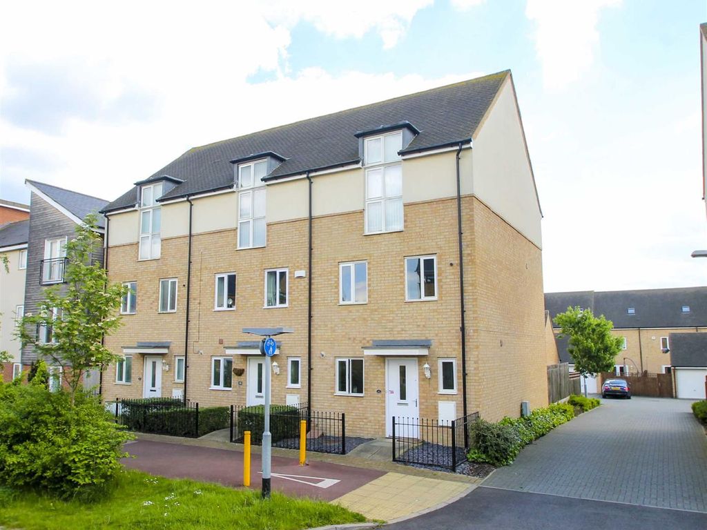 4 bed town house to rent in Haven Street, Broughton, Milton Keynes MK10, £1,800 pcm