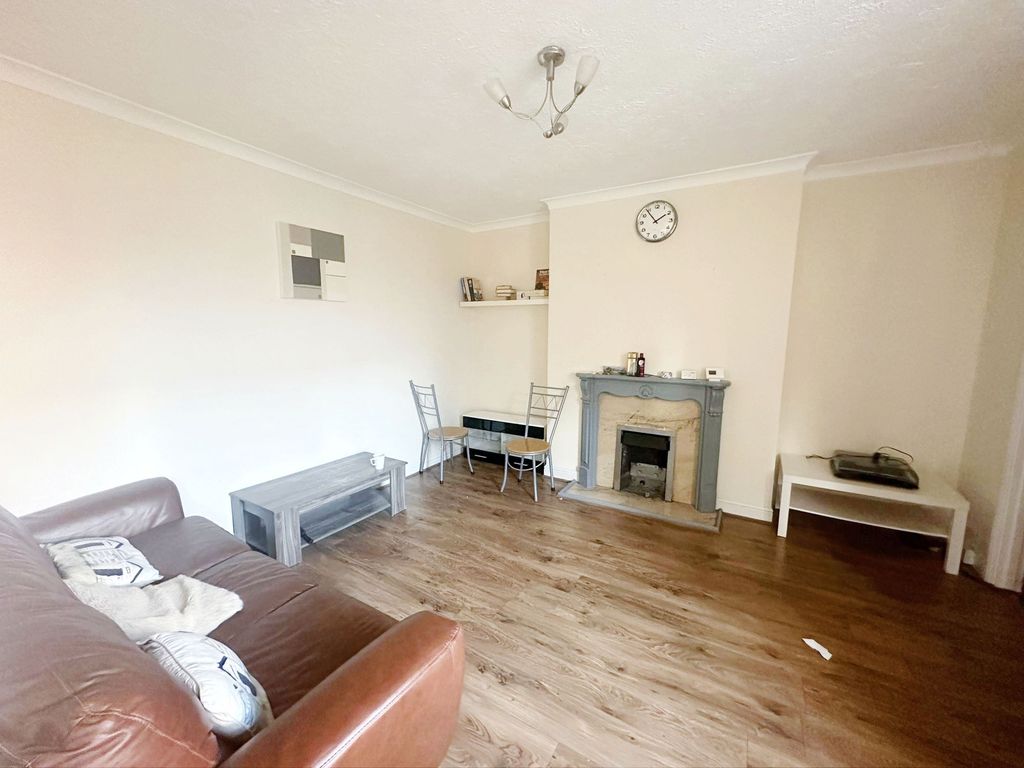 2 bed flat for sale in Allendale Road, Newcastle Upon Tyne NE6, £65,000