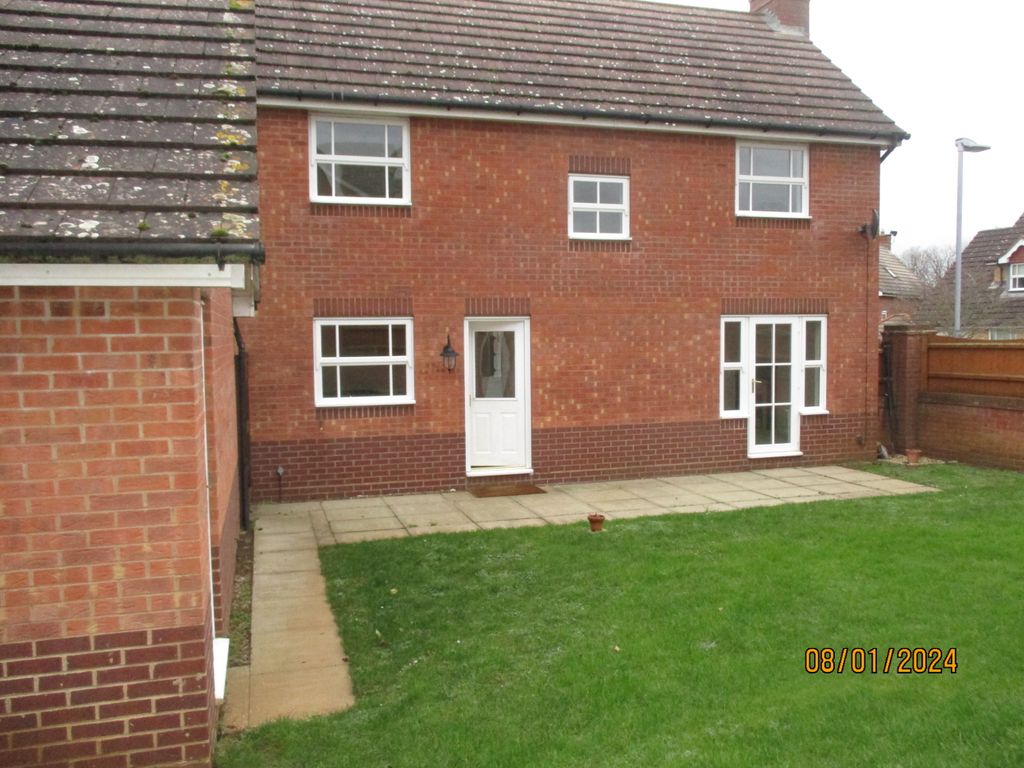 3 bed detached house to rent in Gilmore Close, Oakham LE15, £1,250 pcm
