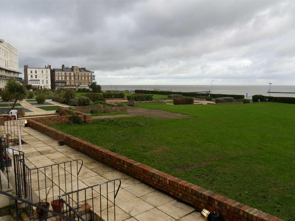 1 bed flat to rent in St. Augustines Road, Ramsgate CT11, £850 pcm