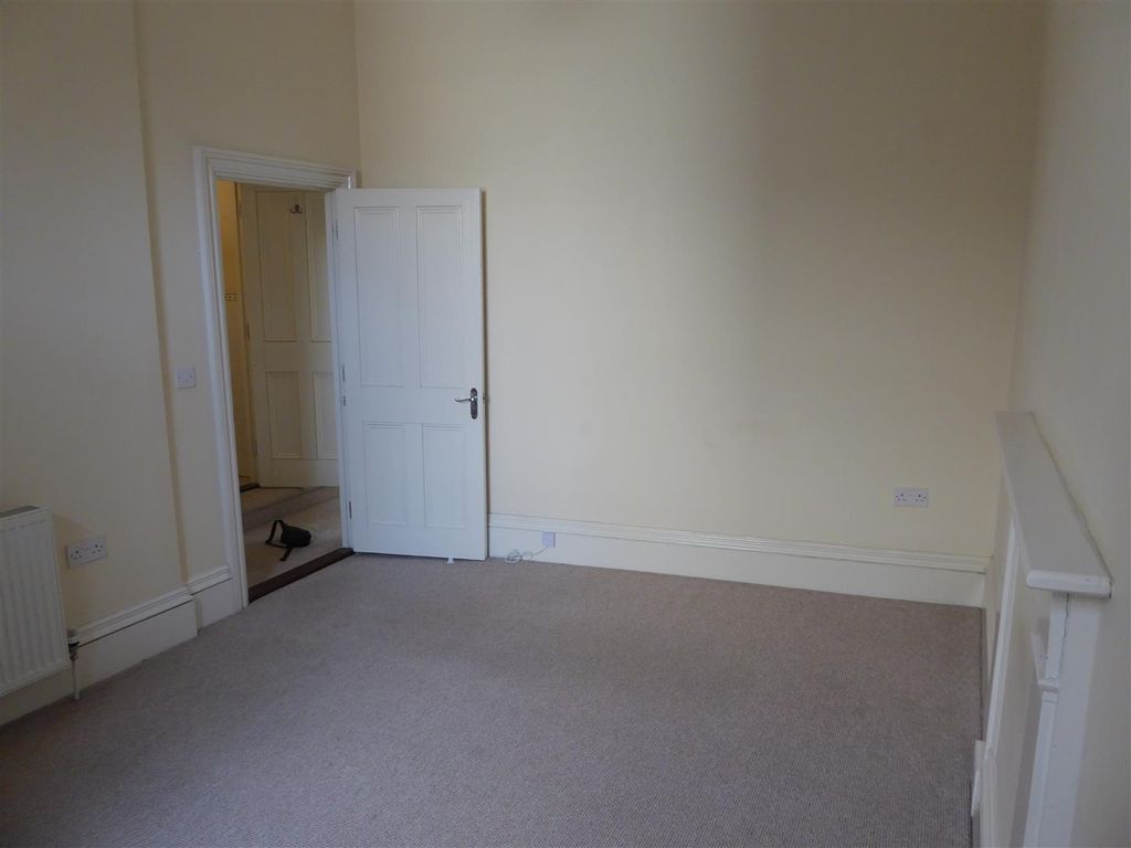 1 bed flat to rent in St. Augustines Road, Ramsgate CT11, £850 pcm