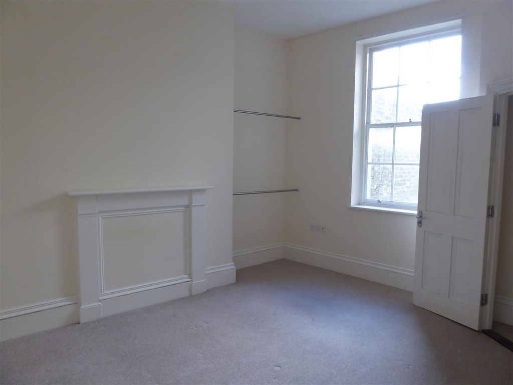 1 bed flat to rent in St. Augustines Road, Ramsgate CT11, £850 pcm