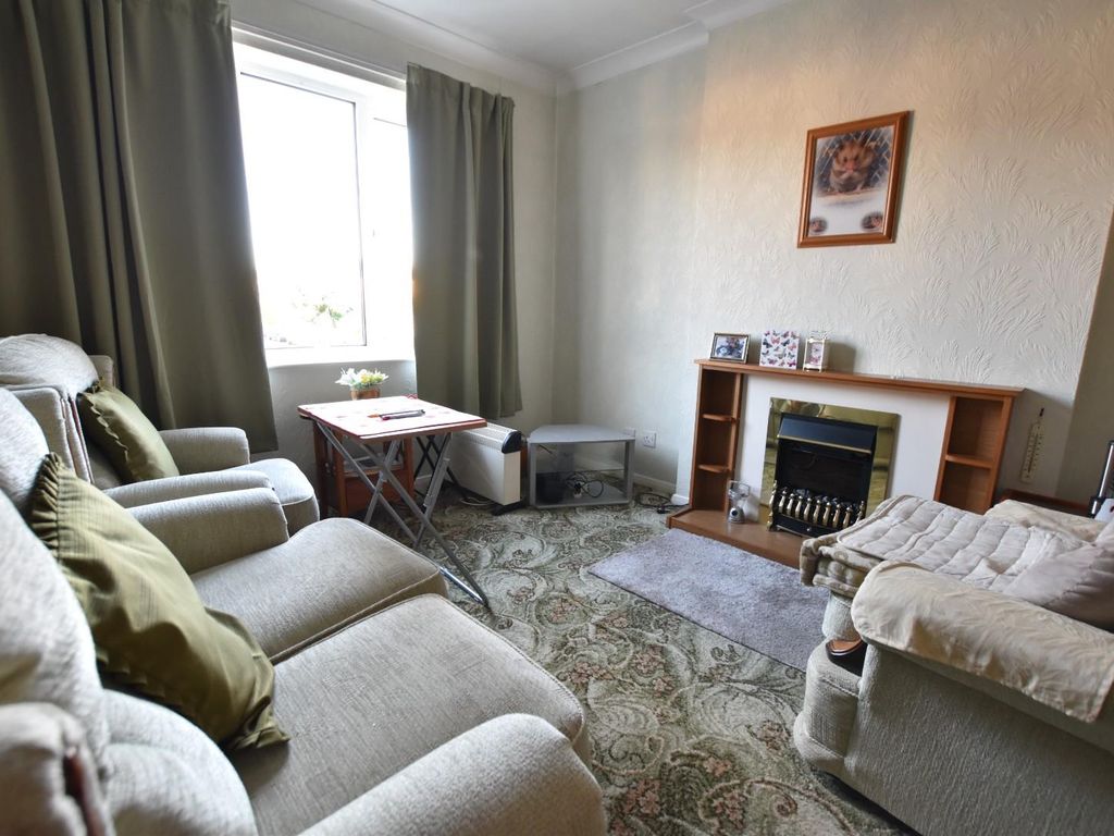 2 bed flat for sale in Ancaster Court, Scunthorpe DN17, £68,000