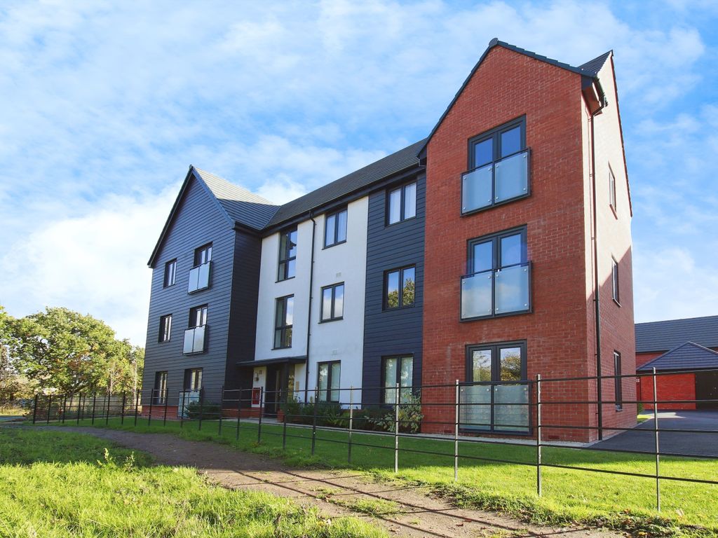 2 bed flat for sale in 18 Henshaw Court, Solihull B90, £245,000