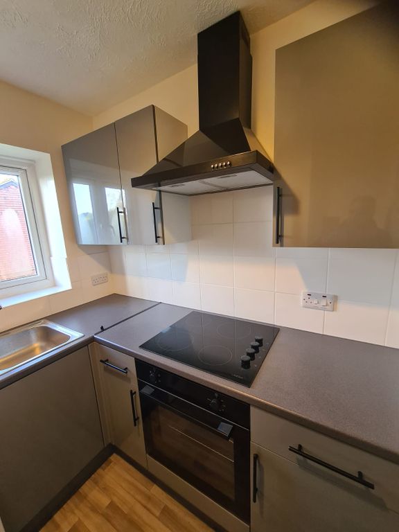 Studio to rent in Brendon Close, Hayes UB3, £1,150 pcm