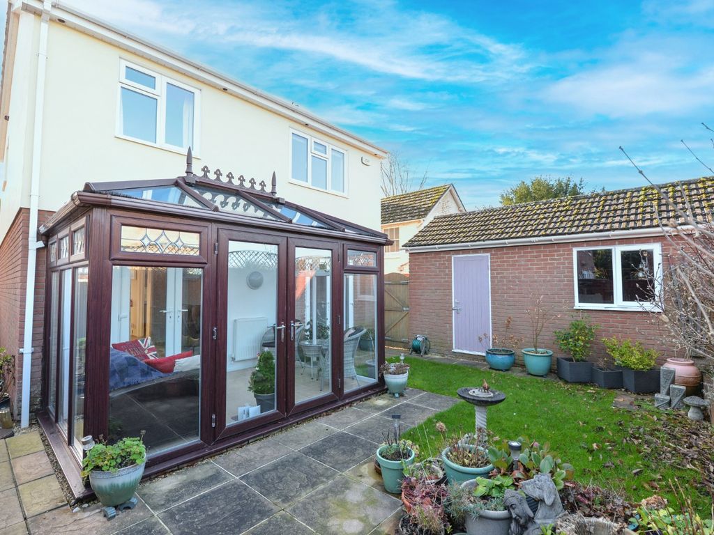 3 bed detached house for sale in Ashley Road, Ashley, New Milton BH25, £385,000