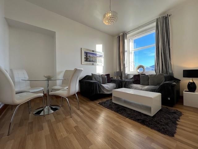2 bed flat to rent in Union Street, Aberdeen AB11, £700 pcm