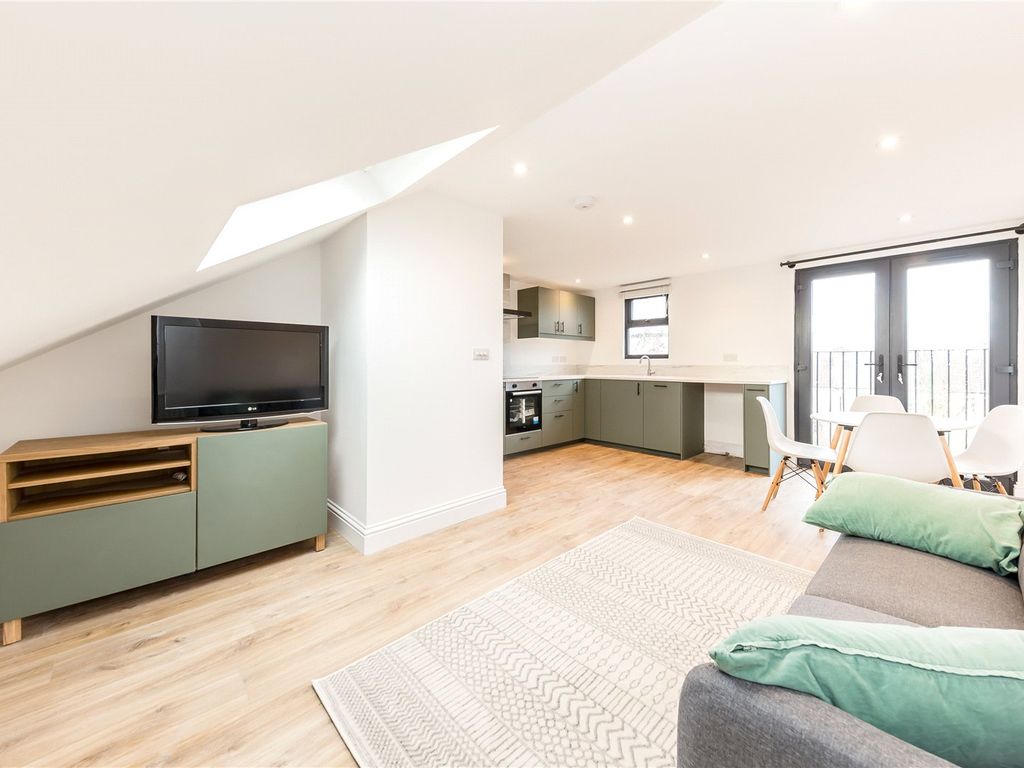 2 bed flat for sale in Ashbourne Road, London CR4, £475,000