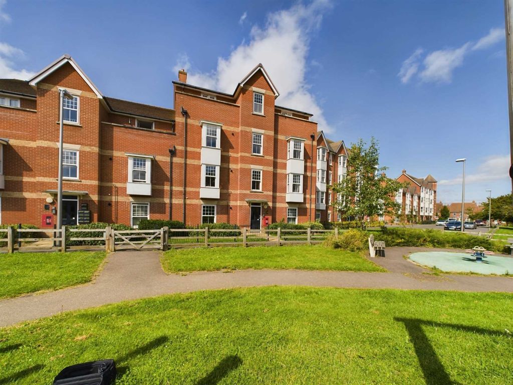 2 bed flat for sale in Fletton Dell, Woburn Sands MK17, £245,000