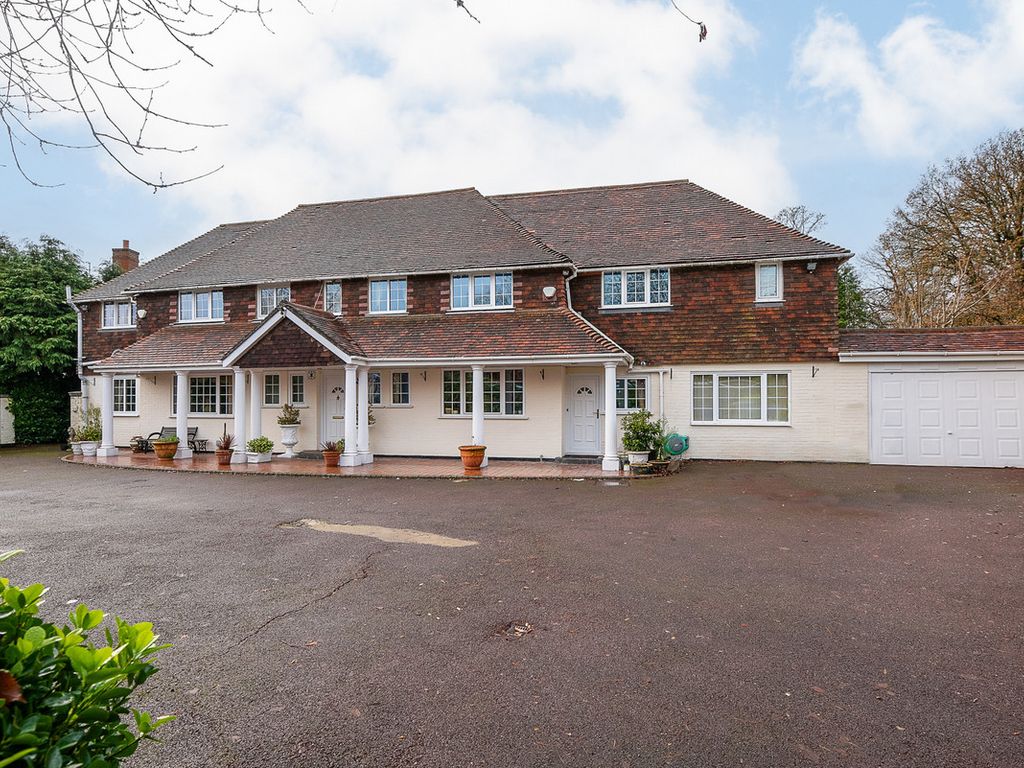 6 bed detached house for sale in Camp Road, Gerrards Cross SL9, £3,000,000
