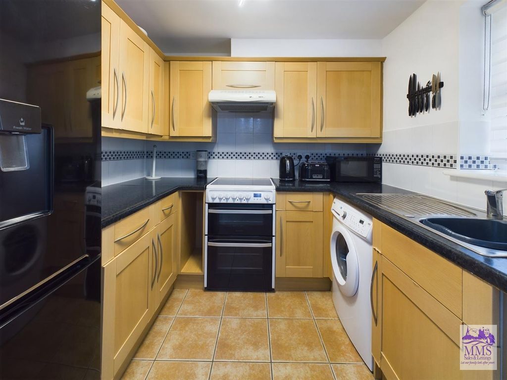 1 bed flat for sale in Mary Court, Chatham ME4, £170,000