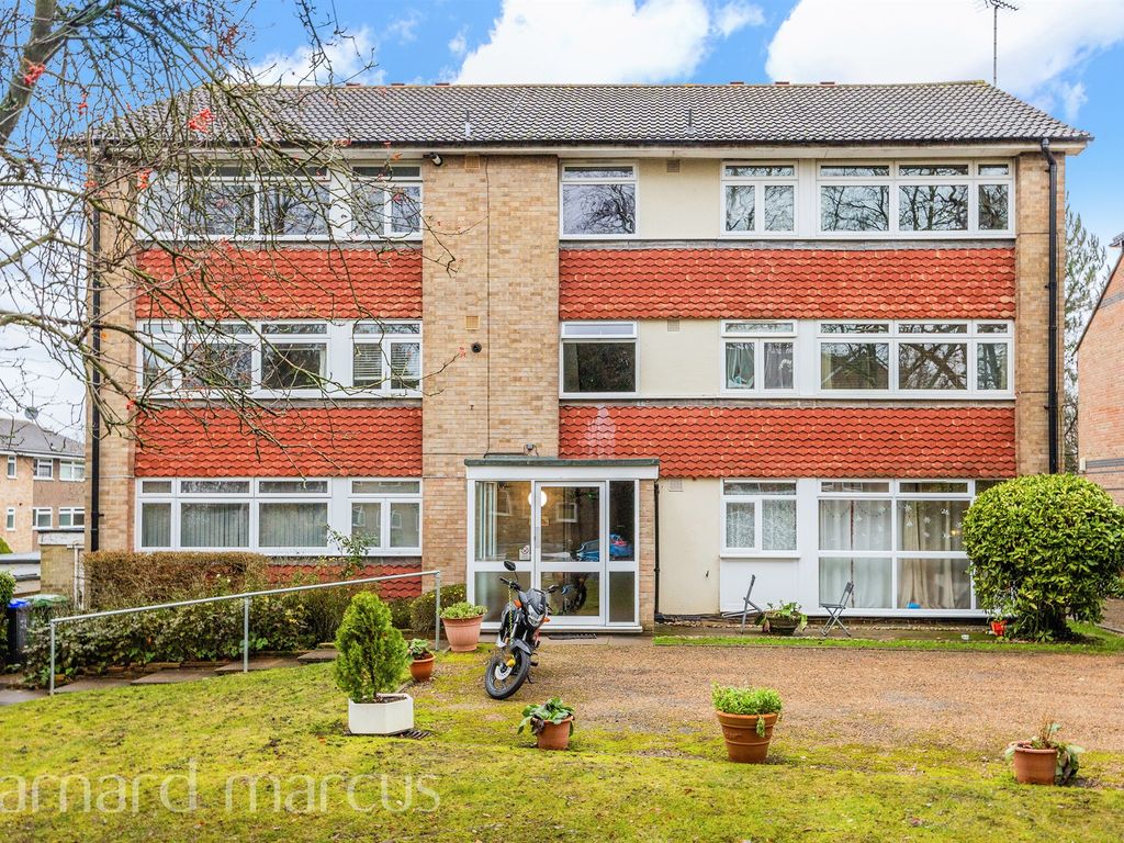 2 bed flat for sale in Christchurch Park, Sutton SM2, £350,000
