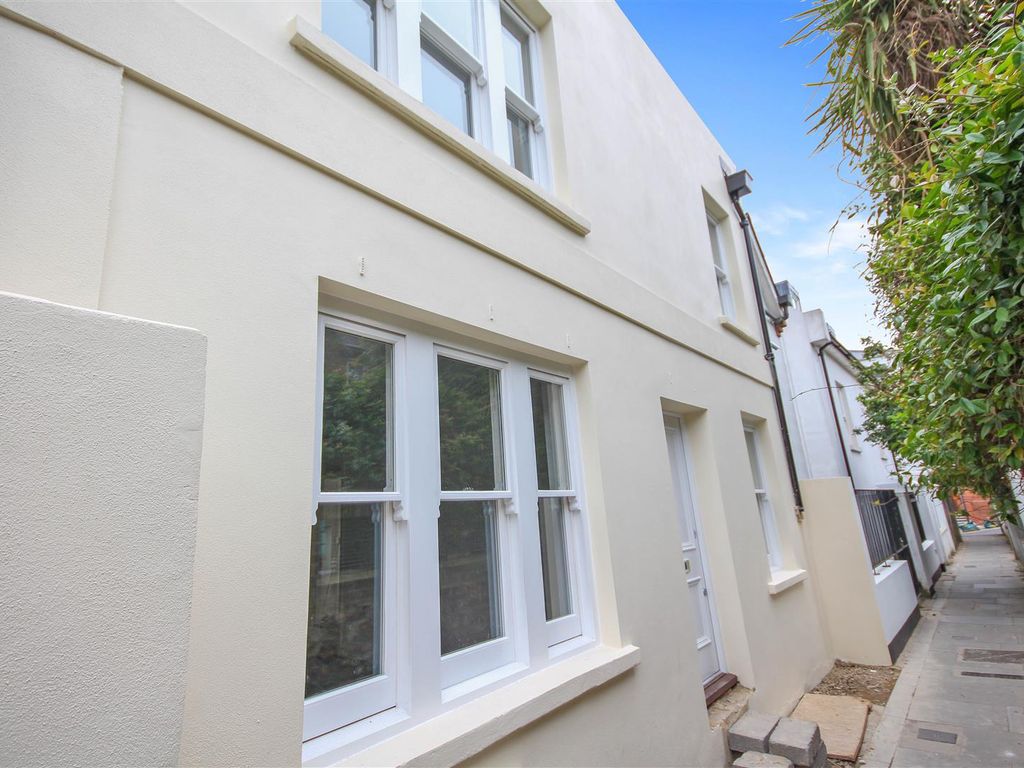 4 bed terraced house to rent in Crown Gardens, Brighton, East Sussex BN1, £2,500 pcm