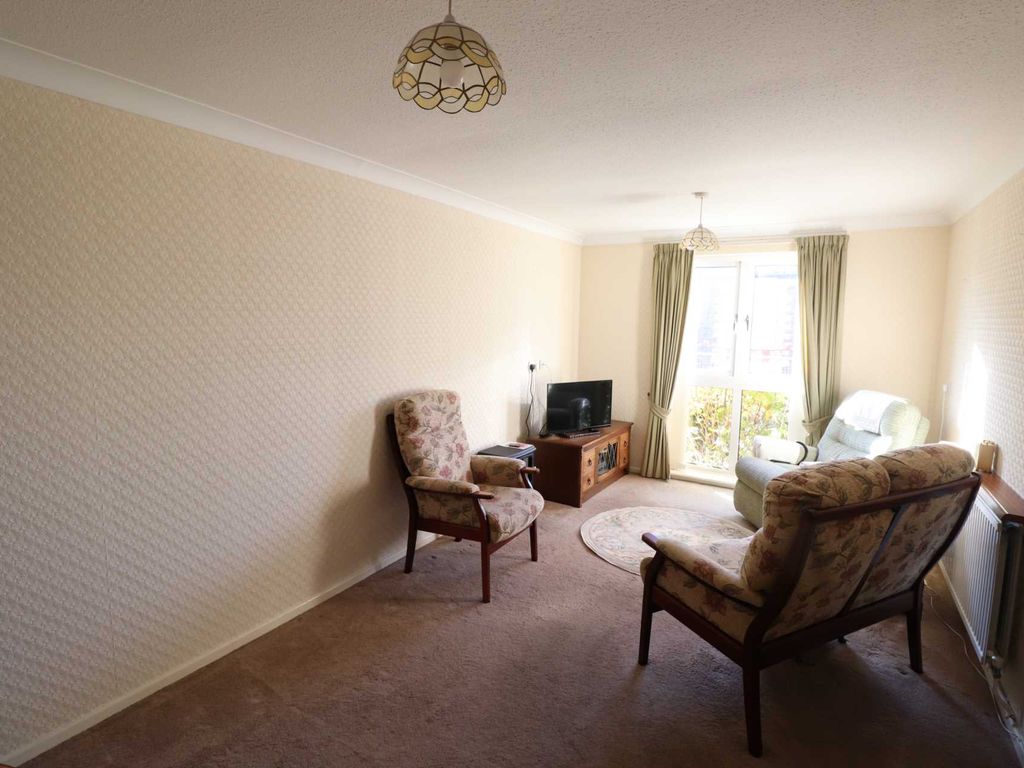 2 bed flat for sale in Llys Yr Hen Ysgol, North Road SY23, £115,000