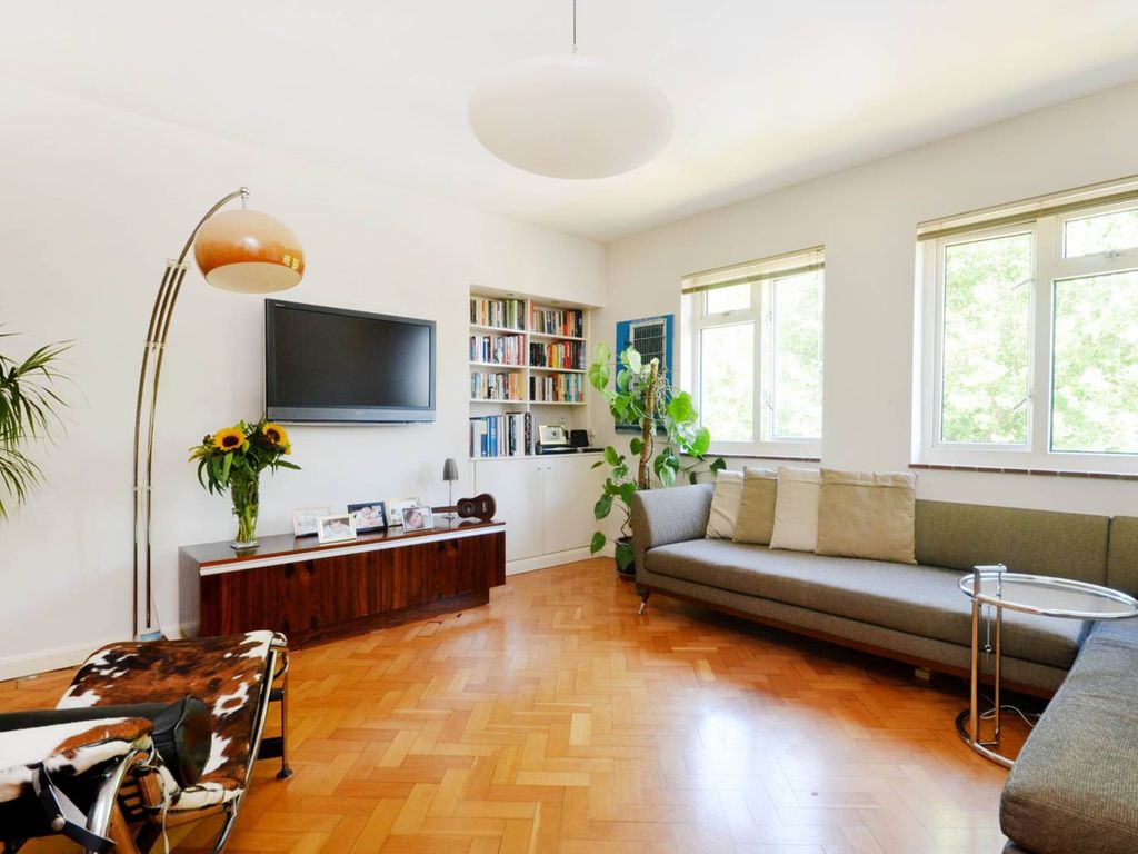 3 bed flat for sale in Alexandra Gardens, Grove Park, London W4, £465,000
