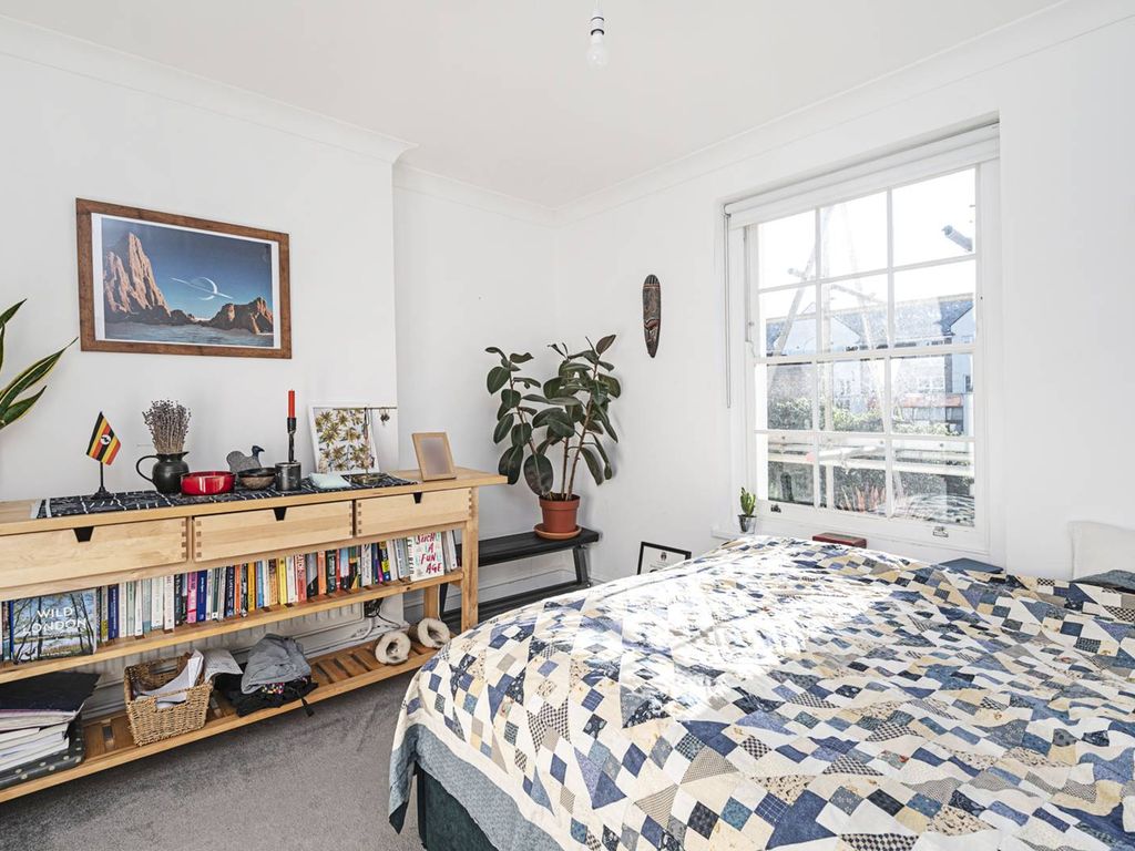 2 bed flat for sale in Hackney Road, Hackney, London E2, £750,000