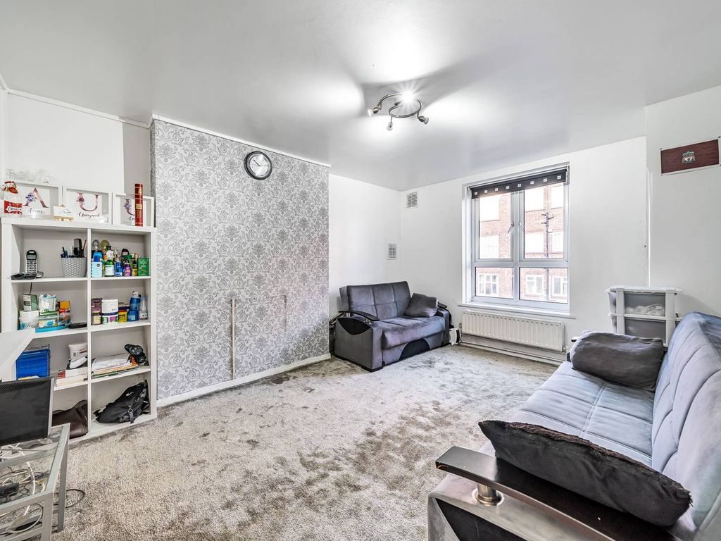 3 bed flat for sale in Upper Clapton Road, Clapton, London E5, £450,000