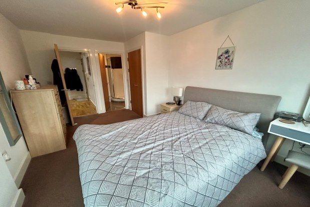 2 bed flat to rent in Stuart Street, Caerdydd CF10, £1,300 pcm