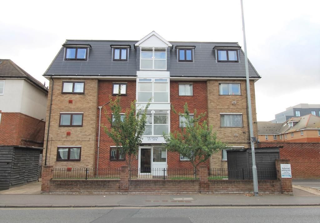 2 bed flat to rent in The Grays, High Street, Harlington, Middlesex UB3, £1,450 pcm