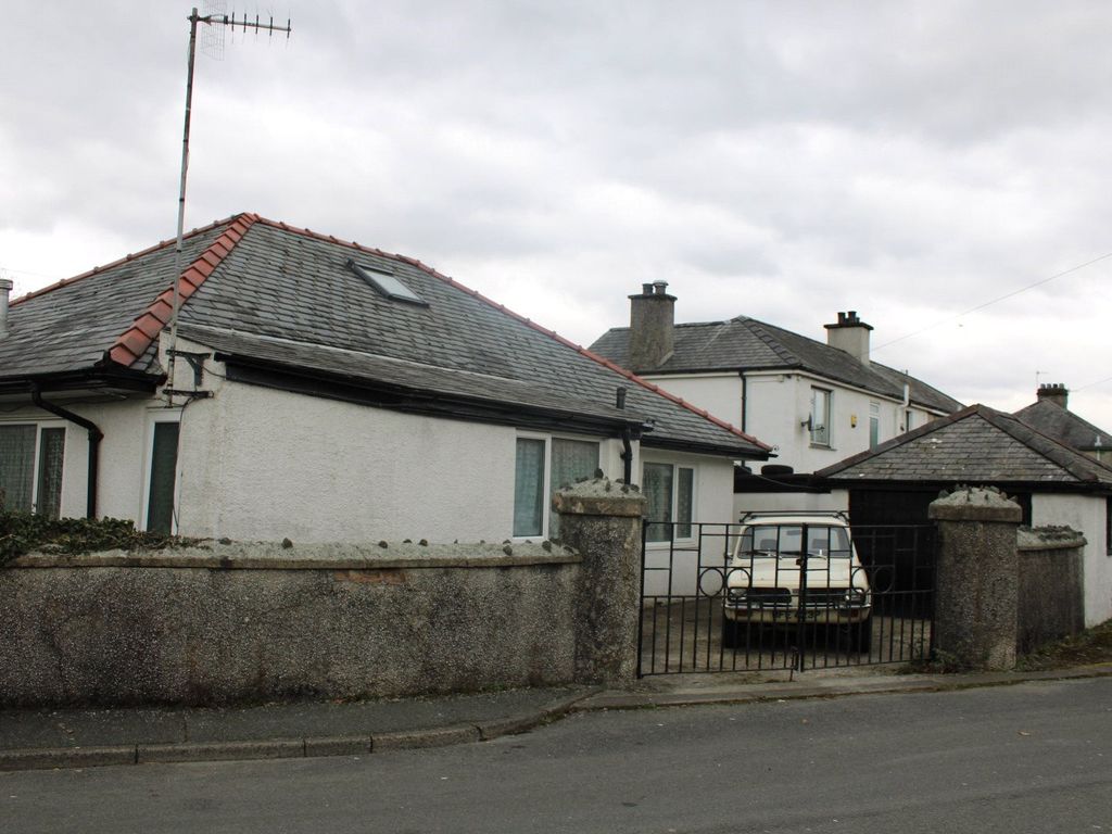 3 bed bungalow for sale in Minffordd Road, Penrhyndeudraeth, Gwynedd LL48, £200,000