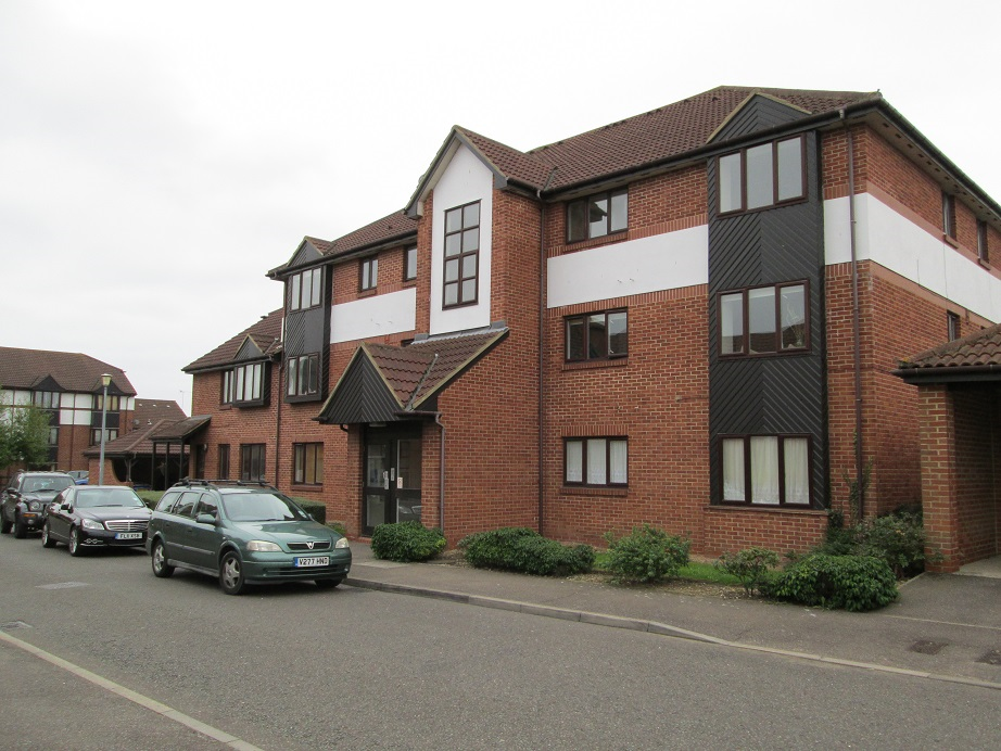 1 bed flat for sale in Brimfield Road, Purfleet-On-Thames RM19, £160,000