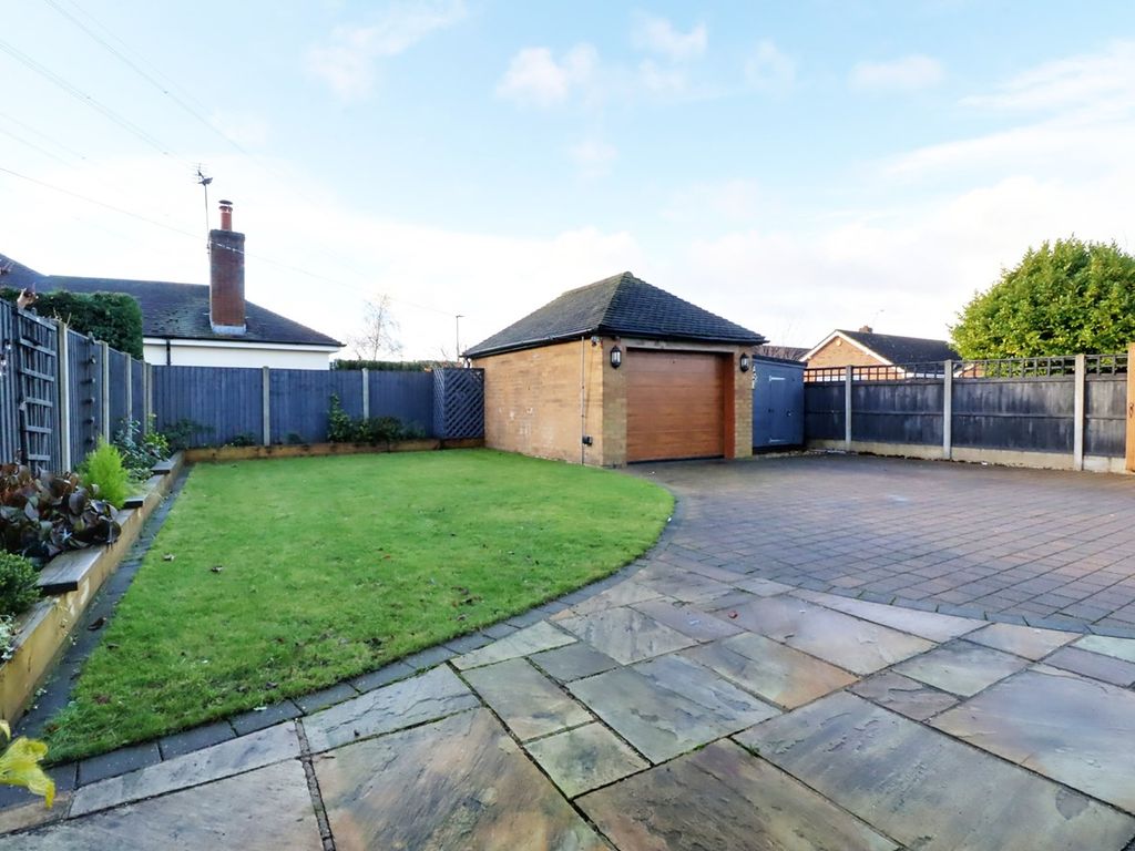 2 bed detached bungalow for sale in Wharf Road, Crowle DN17, £335,000