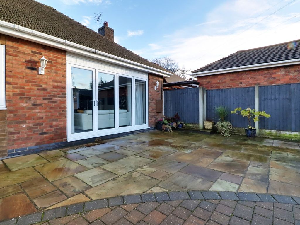 2 bed detached bungalow for sale in Wharf Road, Crowle DN17, £335,000