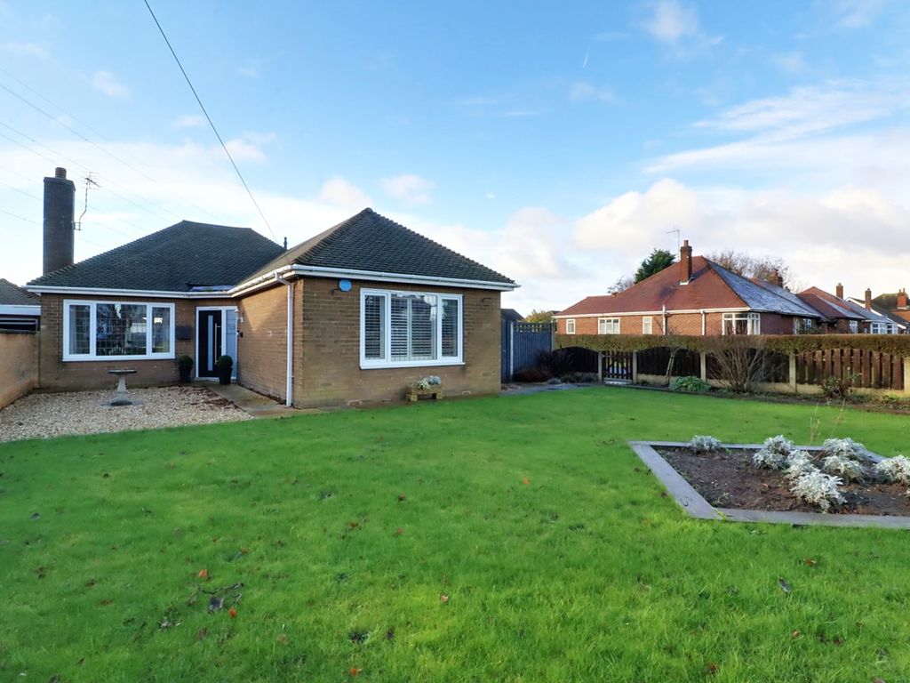 2 bed detached bungalow for sale in Wharf Road, Crowle DN17, £335,000