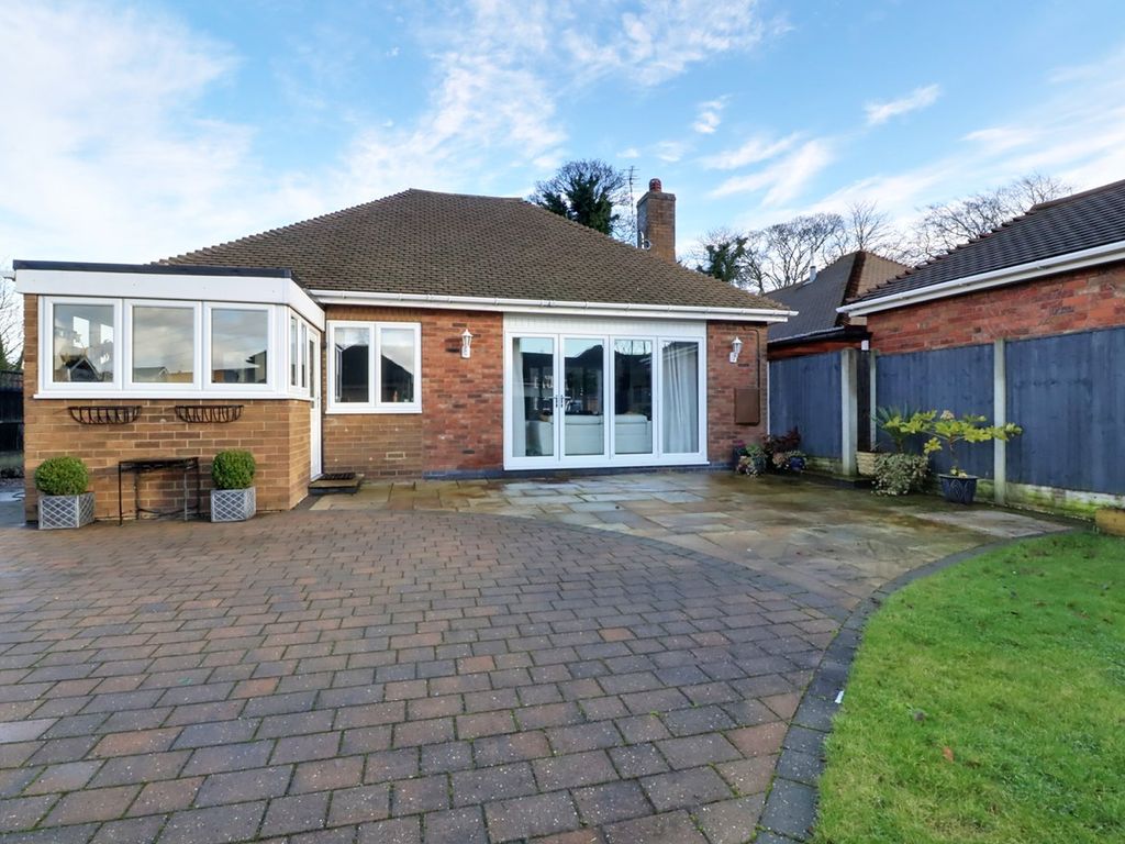 2 bed detached bungalow for sale in Wharf Road, Crowle DN17, £335,000