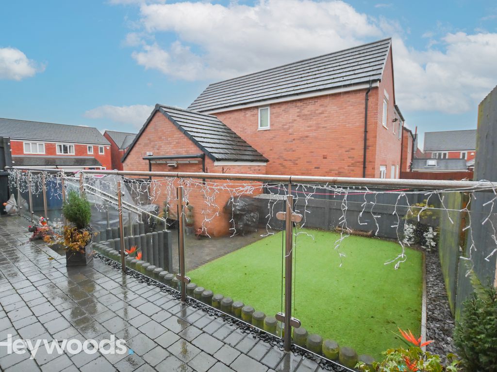 4 bed detached house for sale in Barnacle Place, Newcastle-Under-Lyme ST5, £325,000
