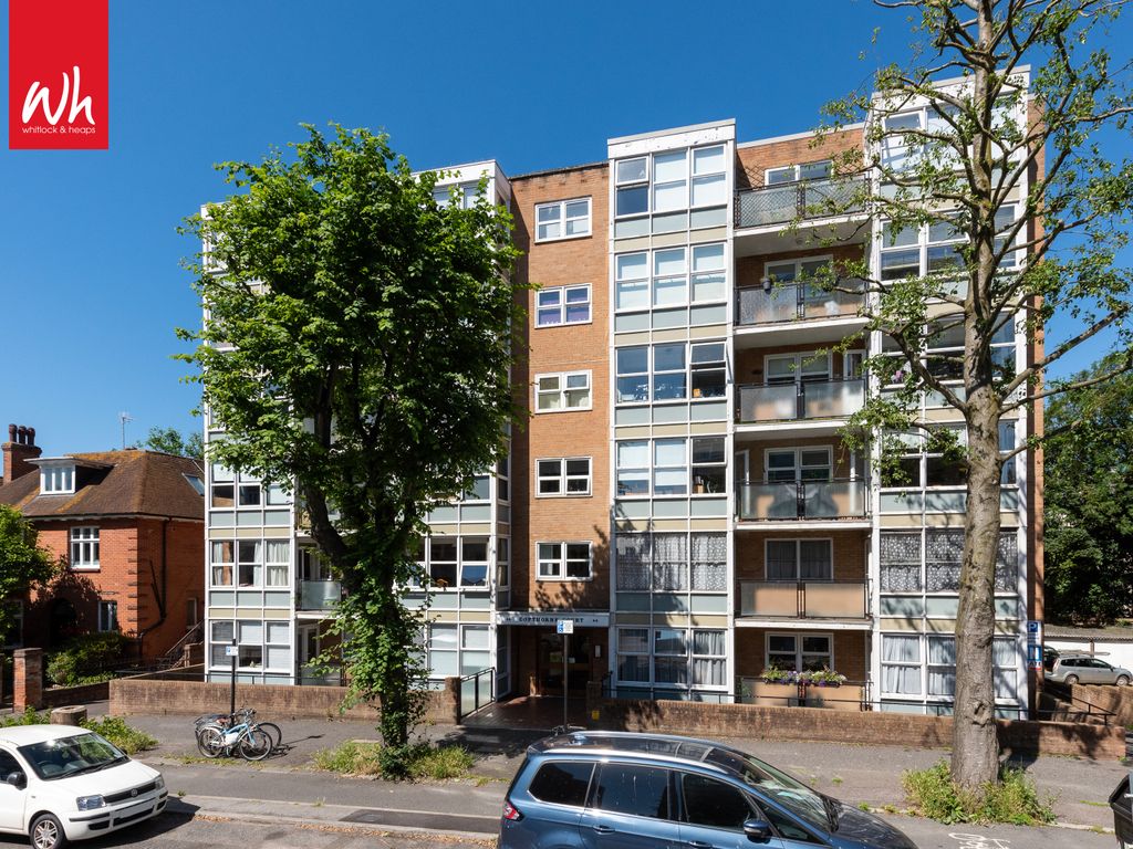 2 bed flat for sale in The Drive, Hove BN3, £340,000