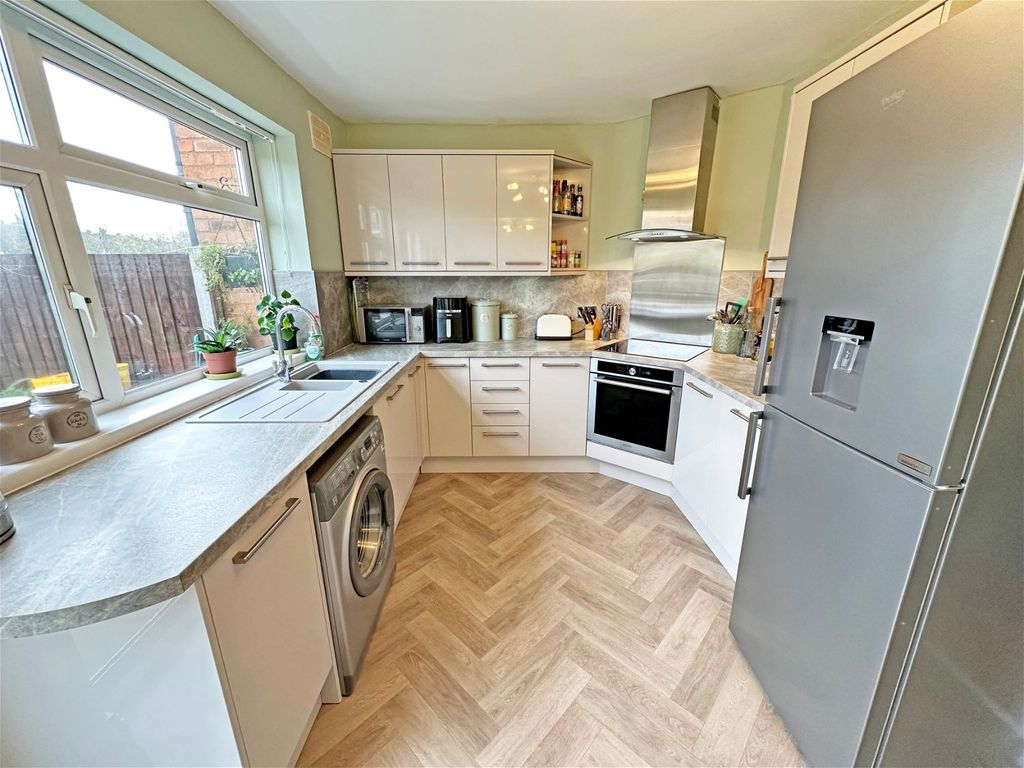 3 bed end terrace house for sale in Henlow Road, Birmingham B14, £275,000