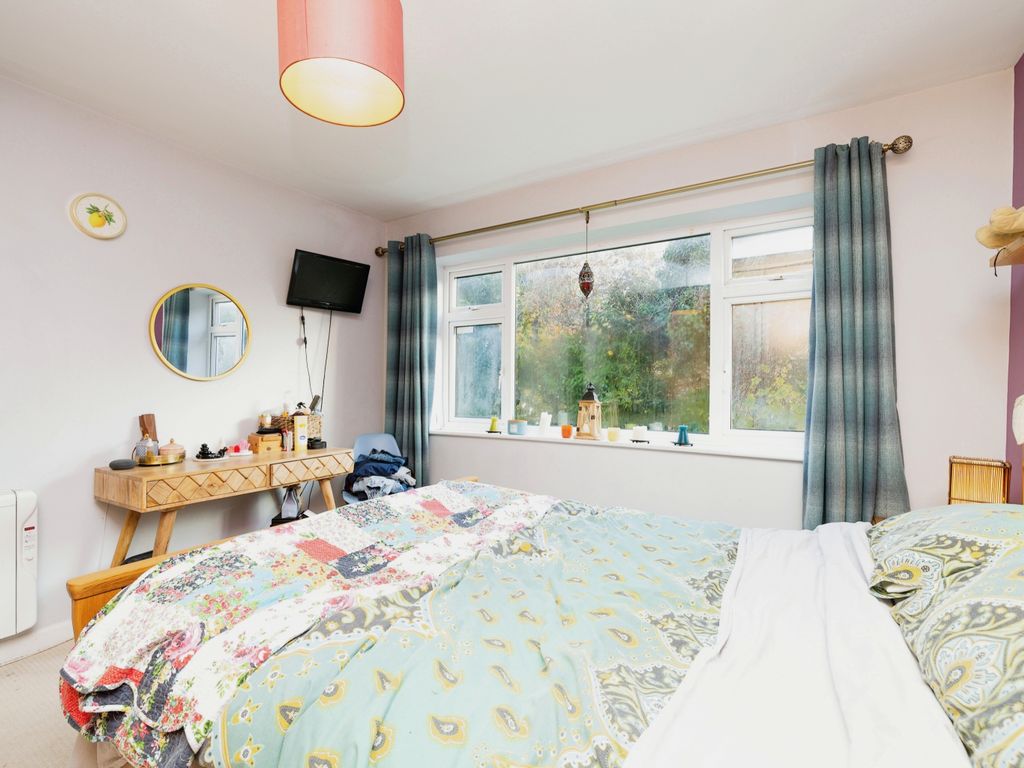 2 bed flat for sale in St. Johns Court, Warwick, Warwickshire CV34, £180,000