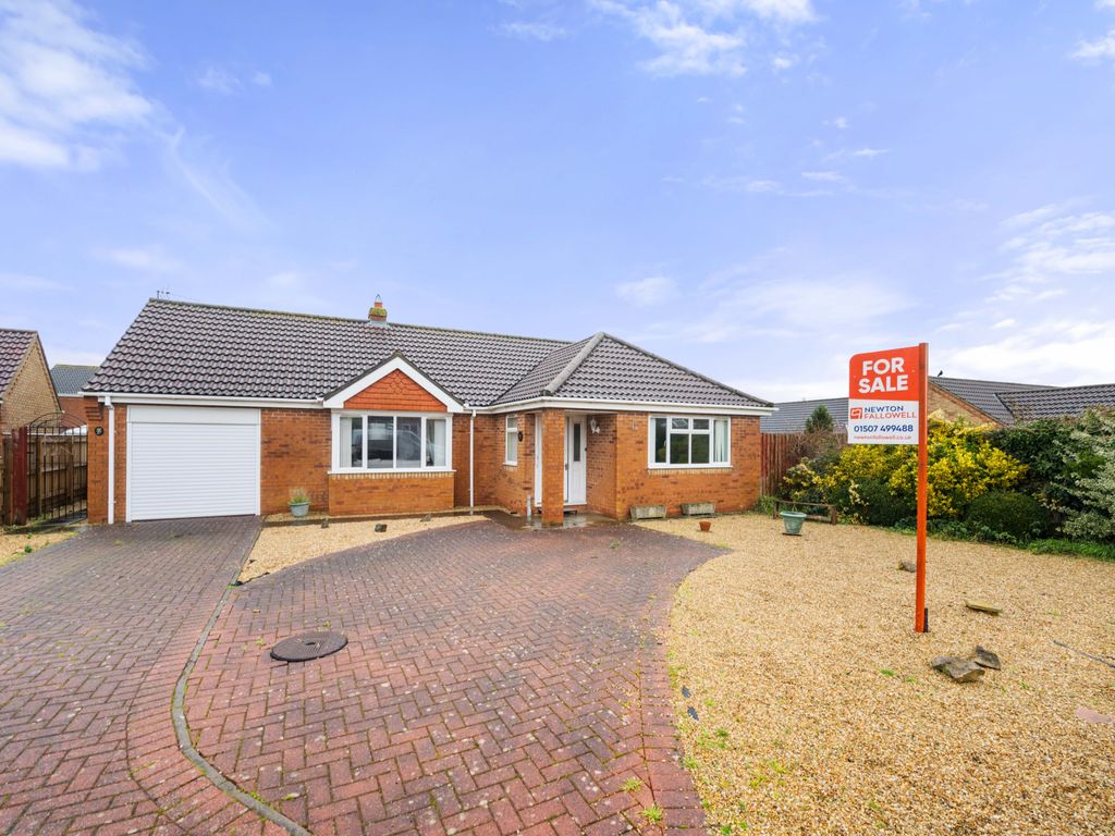 2 bed bungalow for sale in Whelpton Close, Horncastle LN9, £230,000