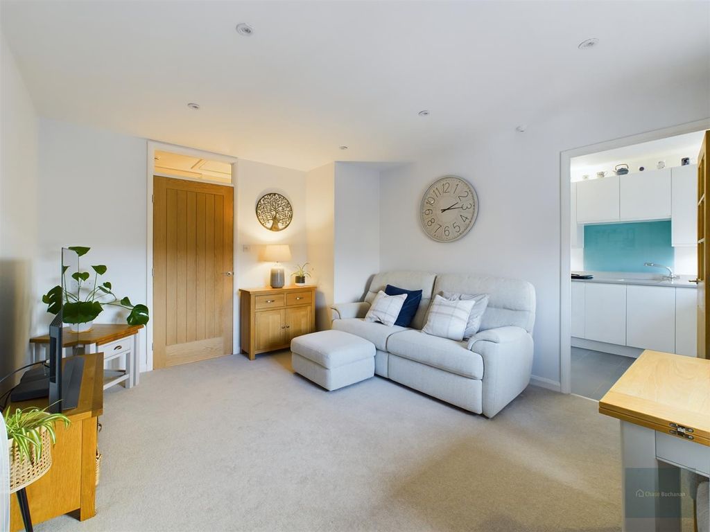 2 bed flat for sale in Spa Road, Melksham SN12, £99,000