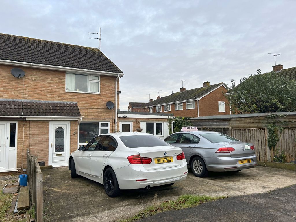 4 bed semi-detached house for sale in Springfield, Newtown, Tewkesbury GL20, £360,000