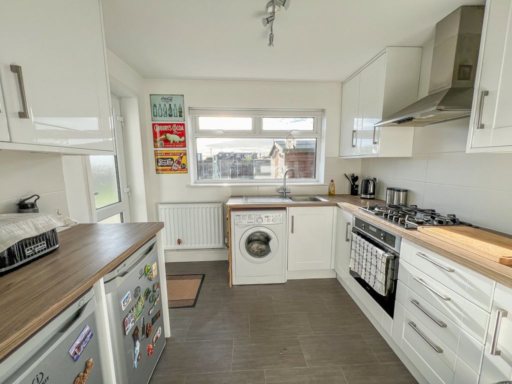 3 bed detached bungalow for sale in Lascelles Gardens, Ashingdon, Rochford SS4, £375,000