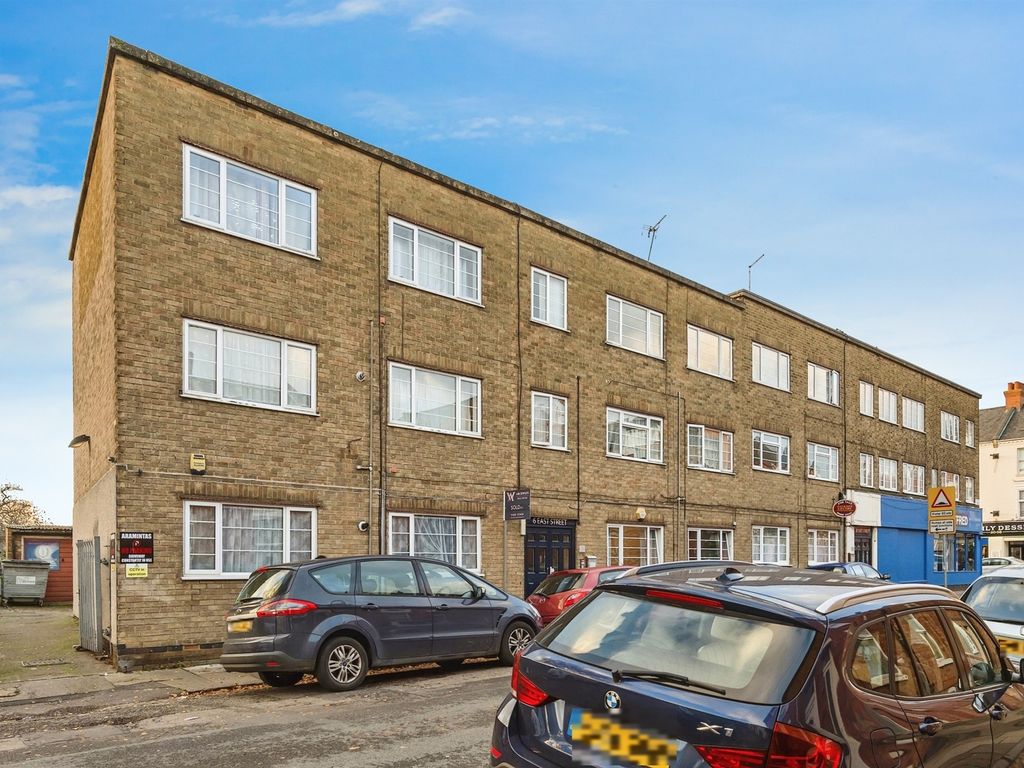 2 bed flat for sale in East Street, Abington, Northampton NN1, £160,000