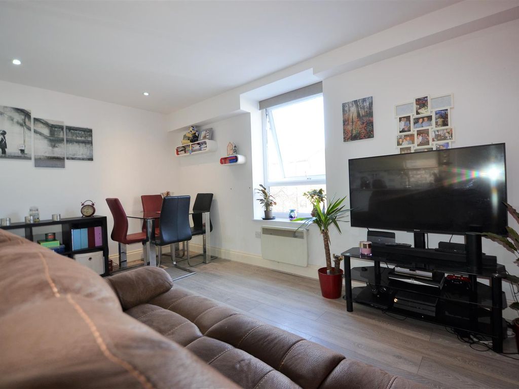 1 bed flat for sale in Buckingham Street, Aylesbury HP20, £155,000