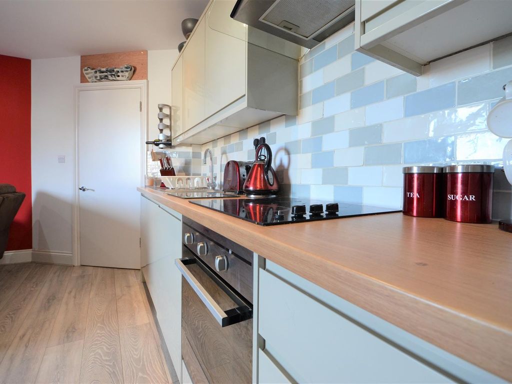 1 bed flat for sale in Buckingham Street, Aylesbury HP20, £155,000