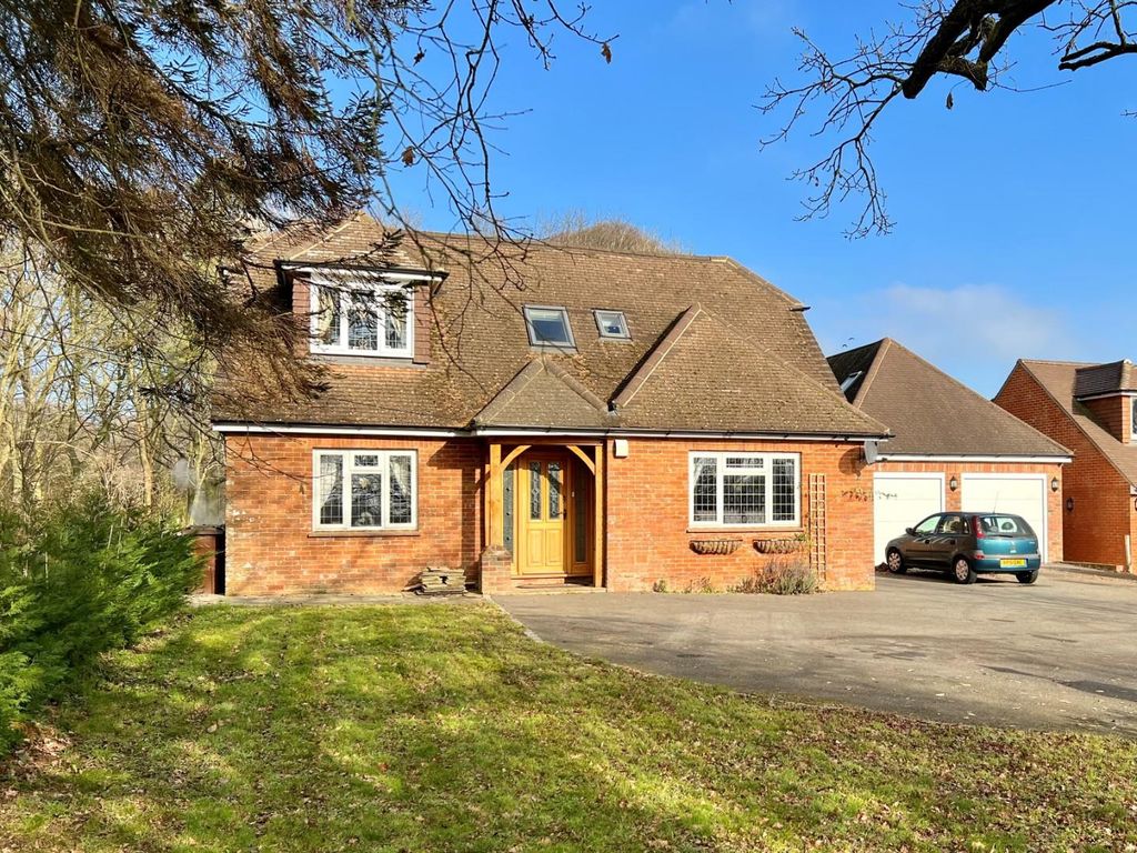 4 bed detached house for sale in Kenardington, Ashford TN26, £850,000