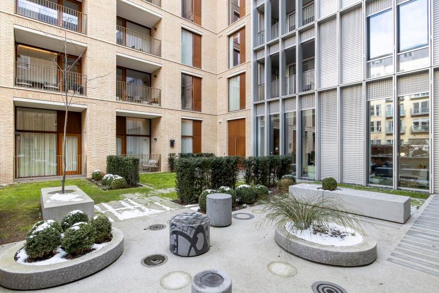 2 bed flat for sale in Bartholomew Close, London EC1A, £1,650,000