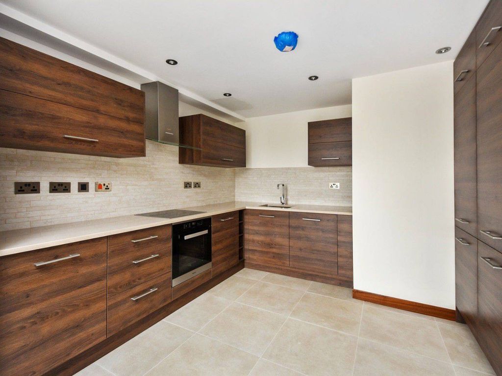 2 bed flat for sale in Station Road, Harrow HA1, £410,000