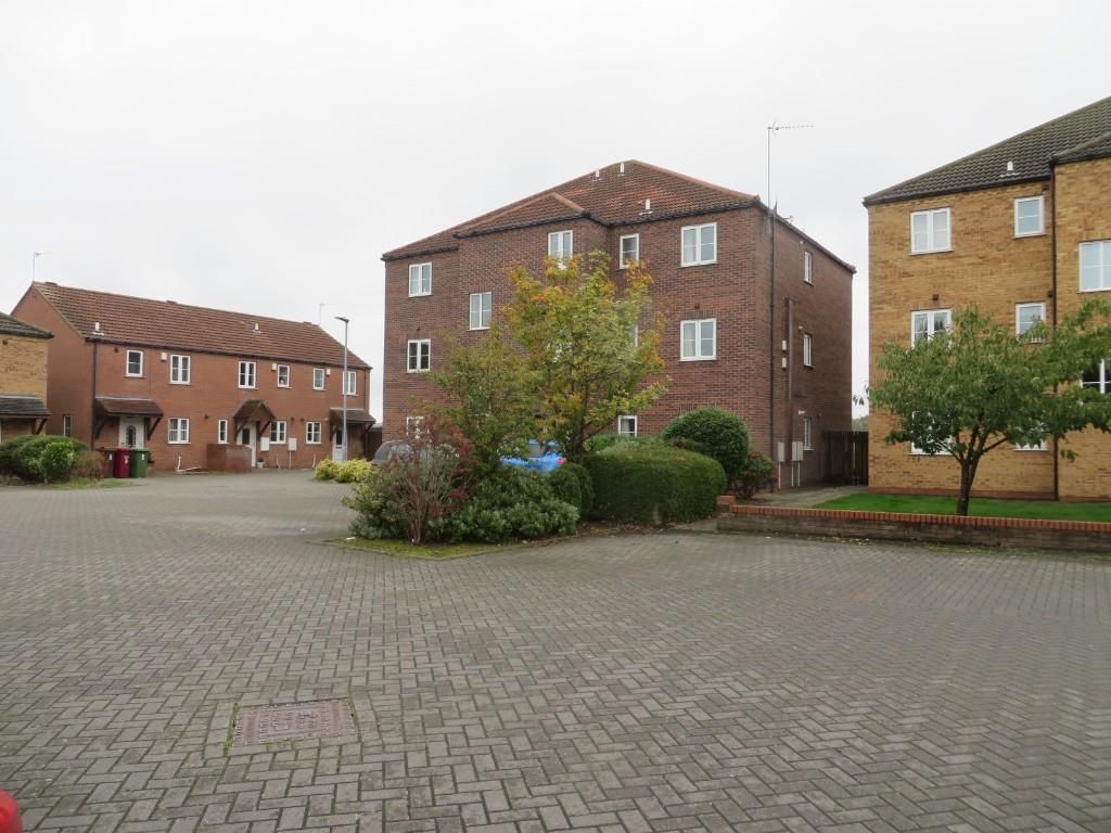 2 bed flat for sale in Foxton Way, Brigg DN20, £105,000