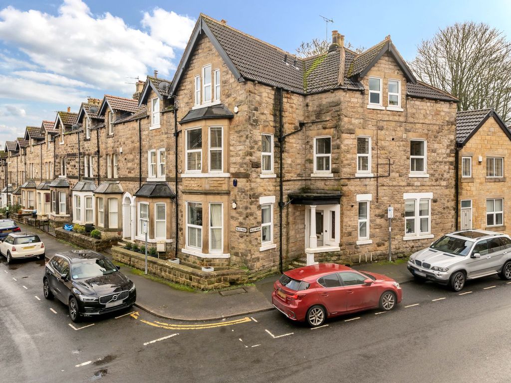2 bed flat for sale in Valley Road, Harrogate HG2, £259,950